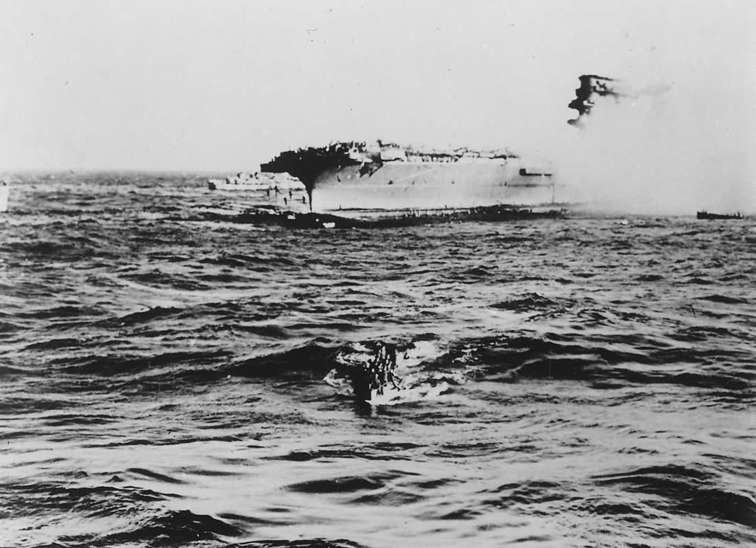 Survivors Leave Sinking Uss Lexington Aircraft Carrier 1942