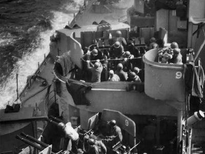Japanese Zero Kamikaze About to Hit USS Missouri BB-63 off Okinawa 11 April 1945