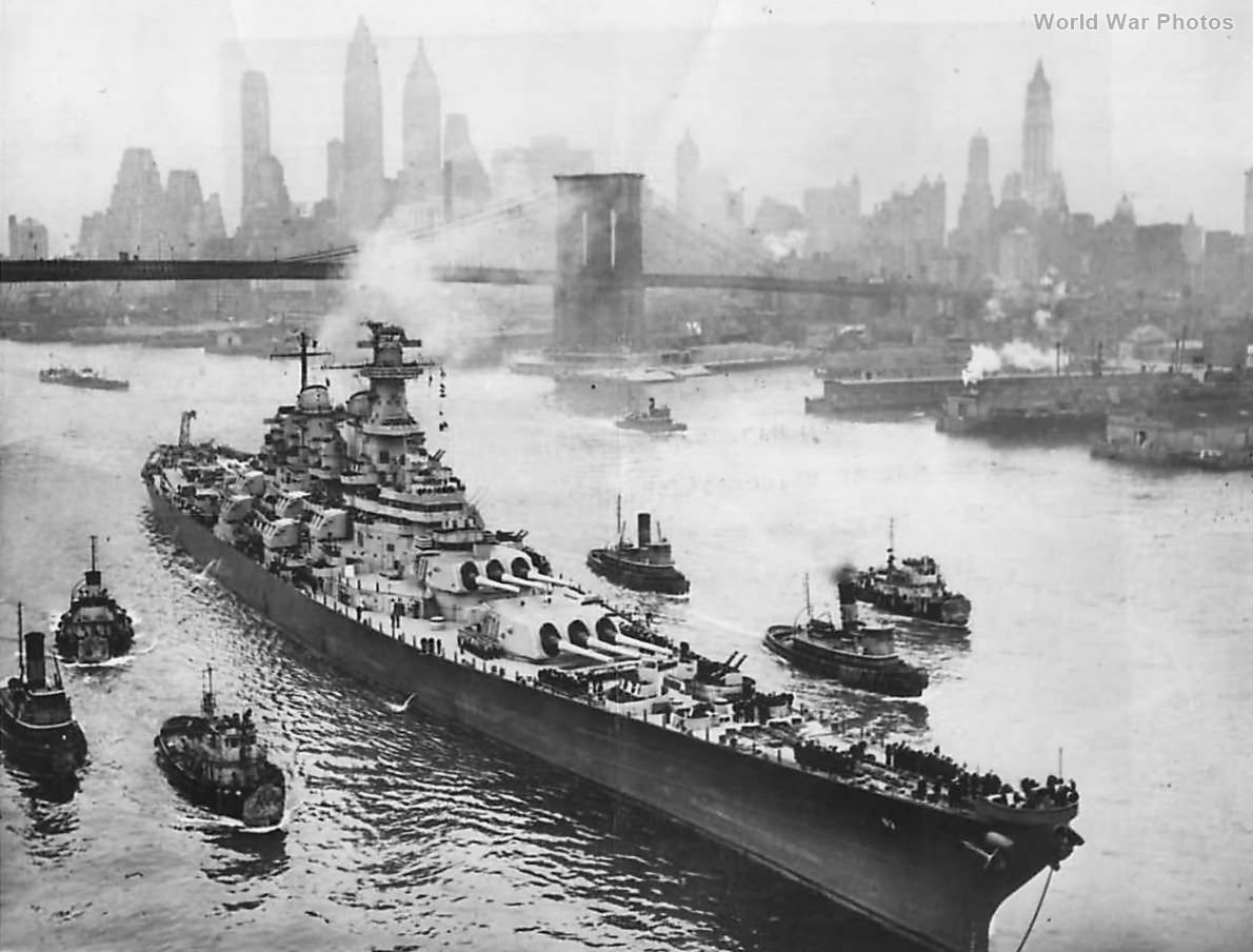 USS Missouri under Brooklyn Bridge