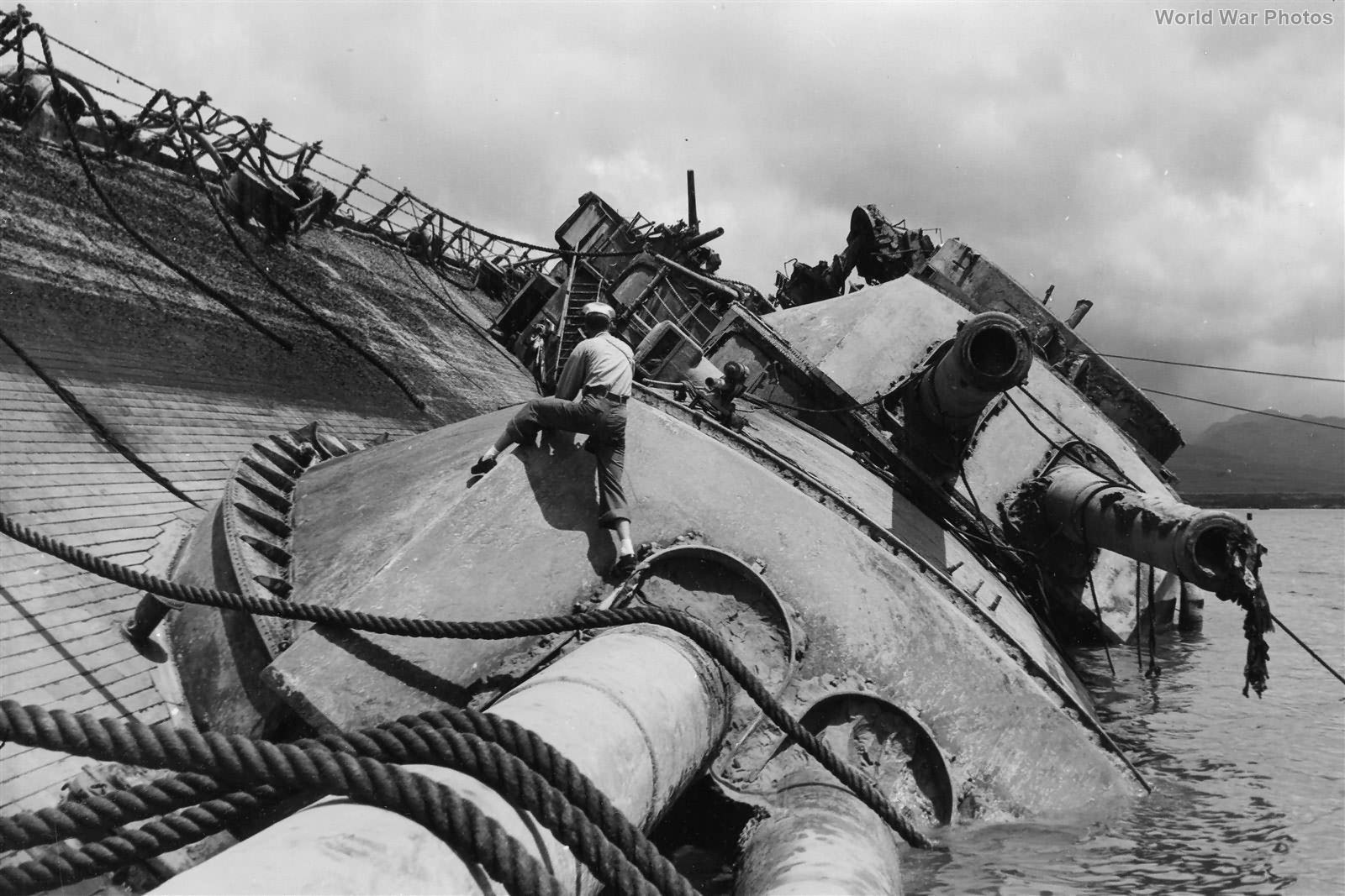 Raising the USS Oklahoma Pearl Harbor 21 March 1943 2 World War Photos
