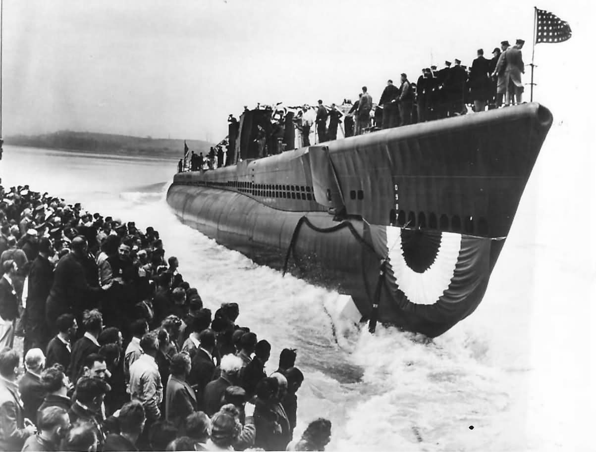Launch of Balao class submarine USS Sea Owl SS-405 at Portsmouth Navy Yard 7 May 1944
