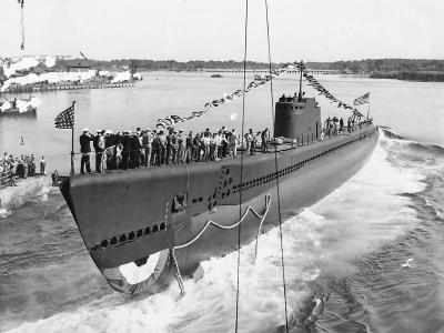 Launch of submarine USS Scorpion (SS-278) 1942