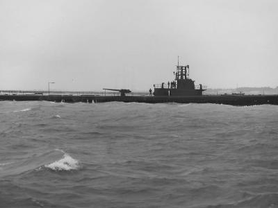Submarine USS THRESHER SS-200 off Mare Island October 1943