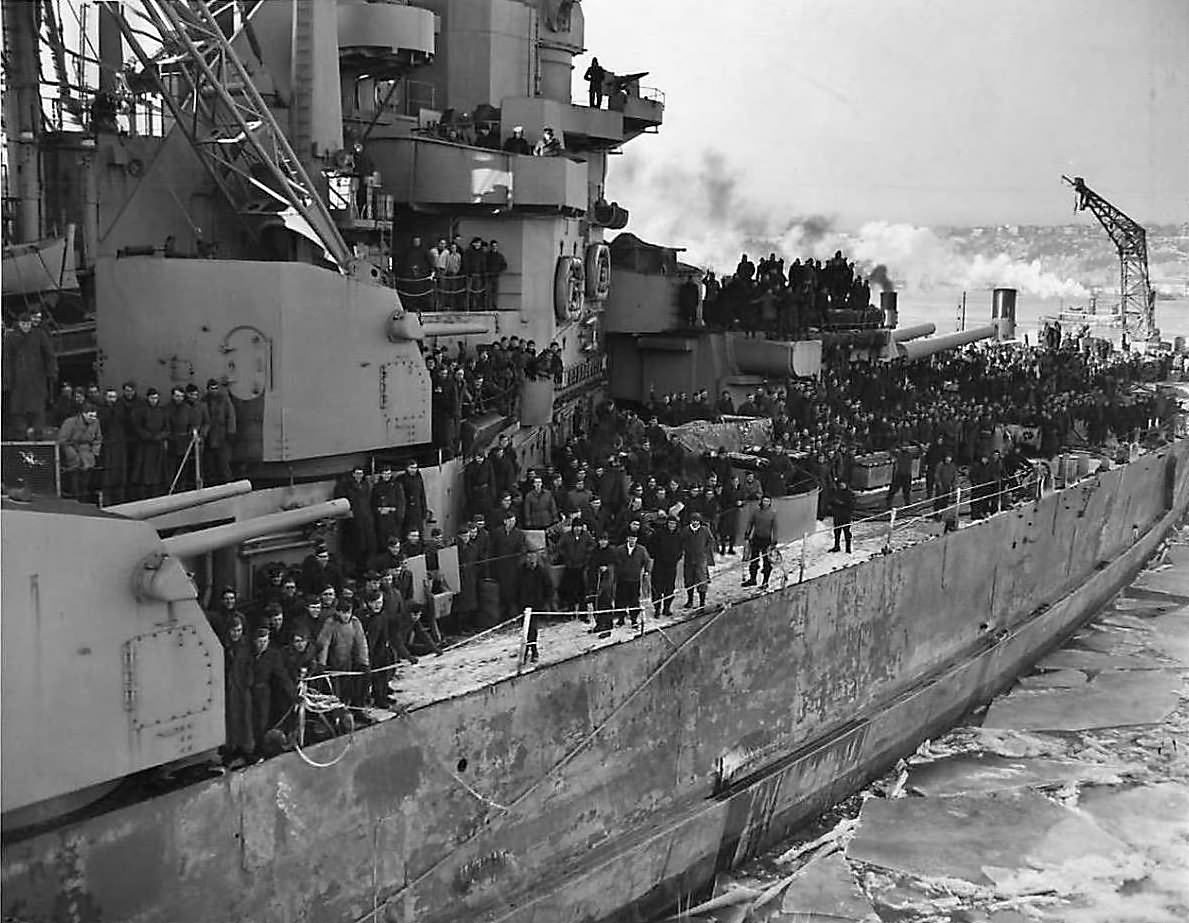 Returning veterans aboard USS Washington at Pier 88 in New York