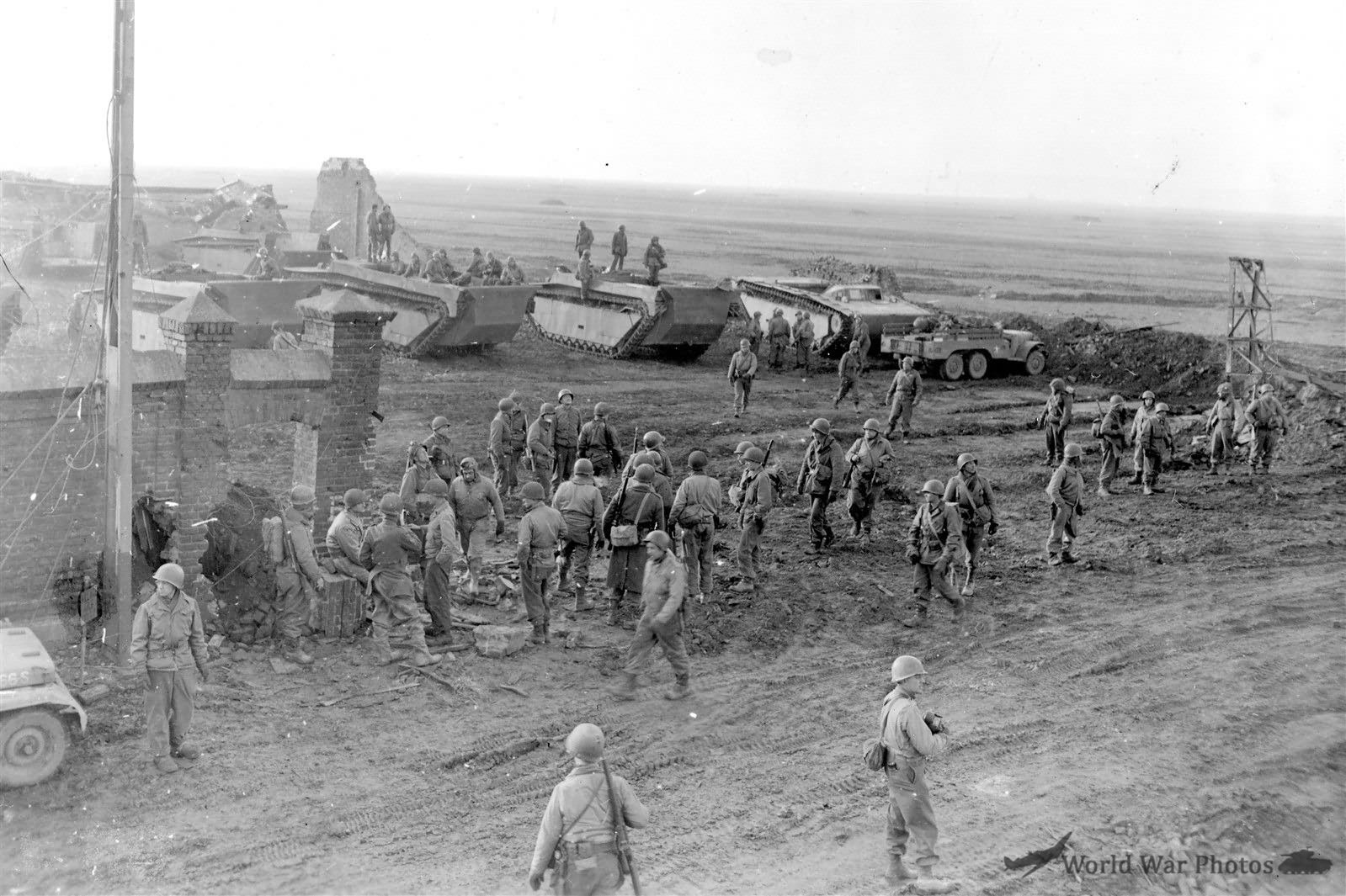 30th Infantry Division LVT Buffalo Amtracs February 1945 roer crossing