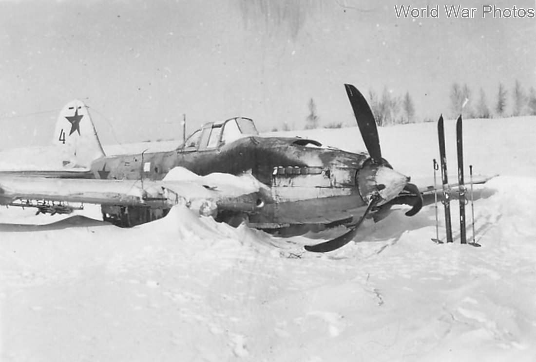 Il-2 „red 4” with skis
