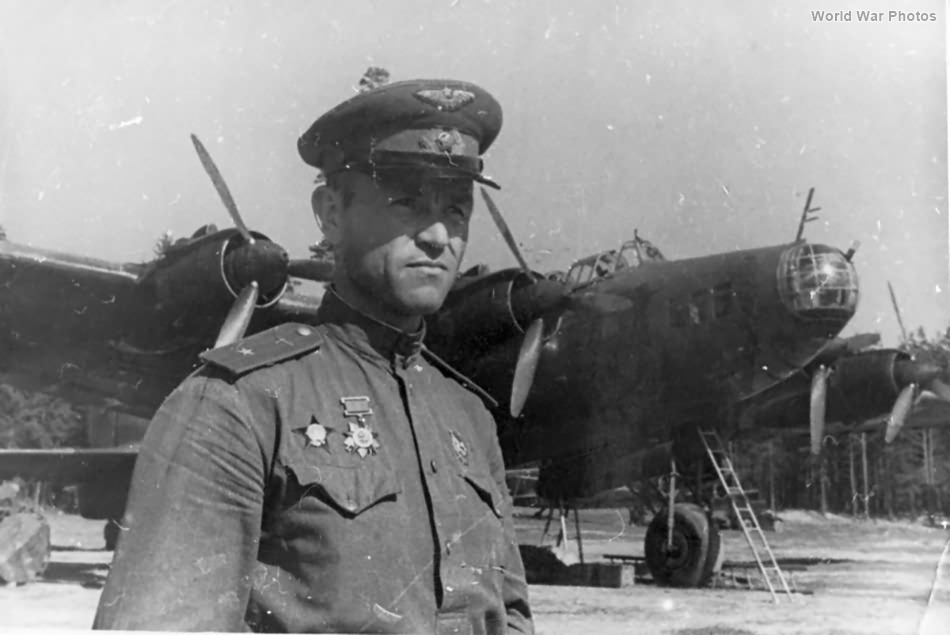 Pe-8 M-82 of the 746th Regiment 1943