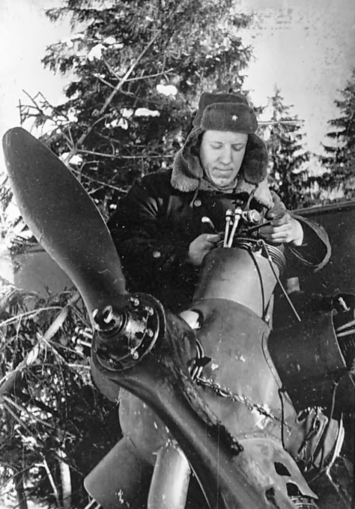 Polikarpov Po-2 engine maintenance