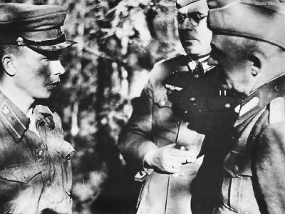 German Officers question captured Russian Lieutenant 1941