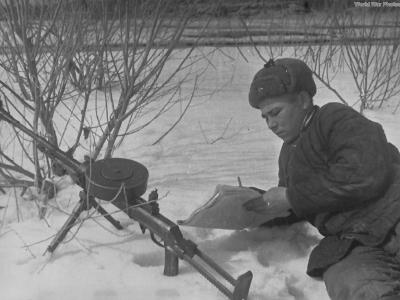 Soviet soldier with DT-29