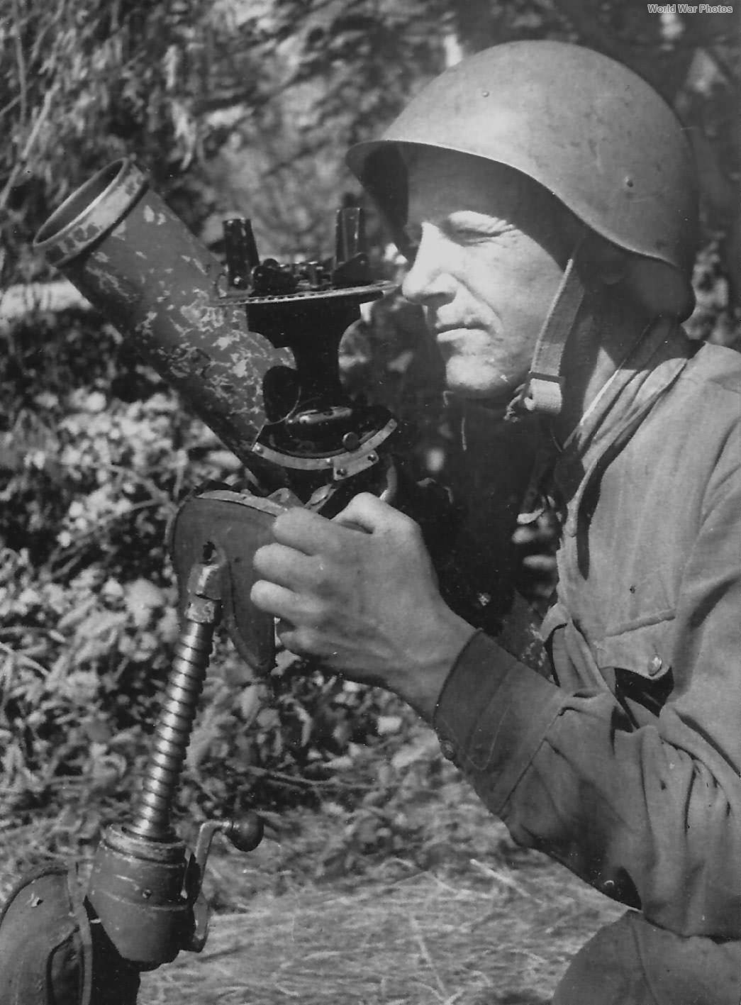 Soviet soldier with mortar 82-BM-37