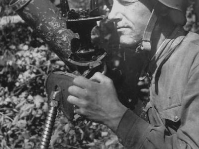 Soviet soldier with mortar 82-BM-37