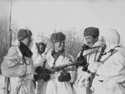 Soviet soldiers 25