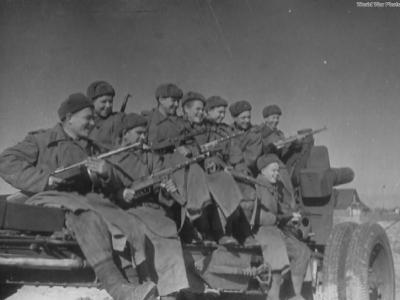 Soviet soldiers 28