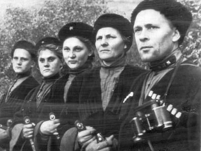 Women cossack family fight Germans 1943