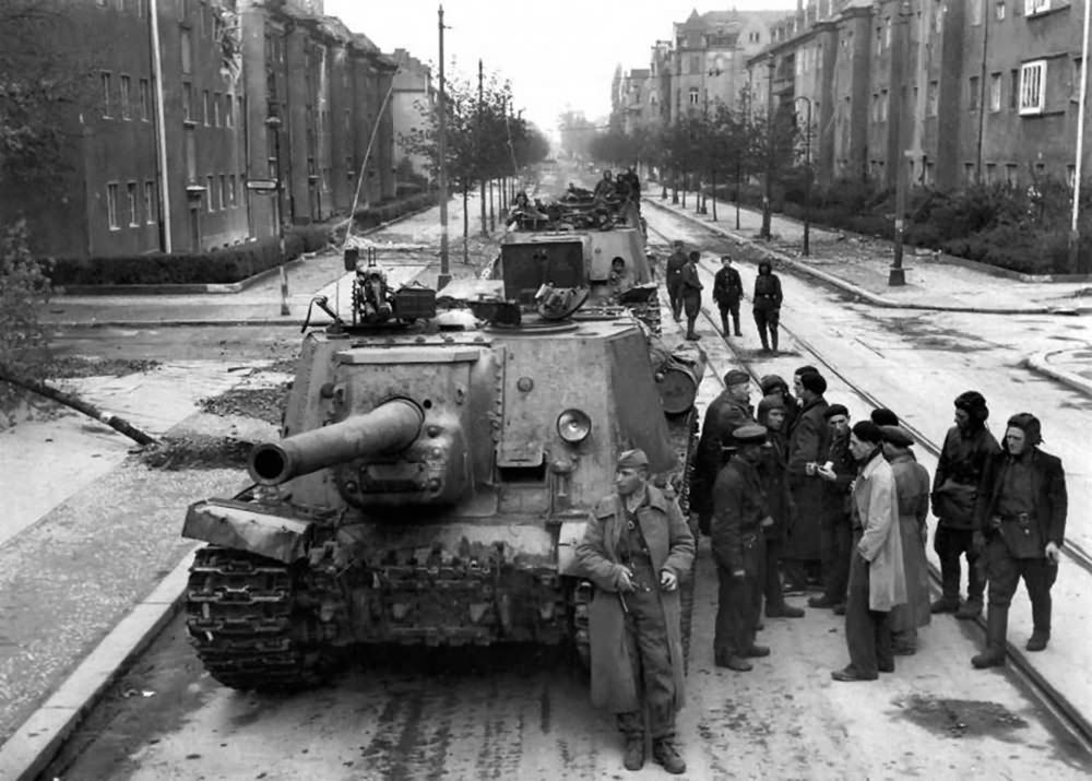 ISU-122 somewhere in Berlin April/May 1945