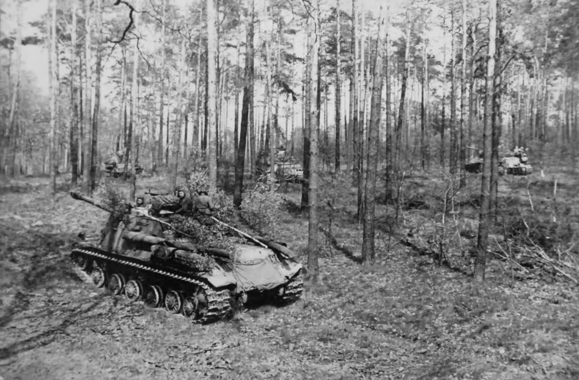 ISU-122S of the 3rd Guards Tank Army, Germany Spring 1945 2