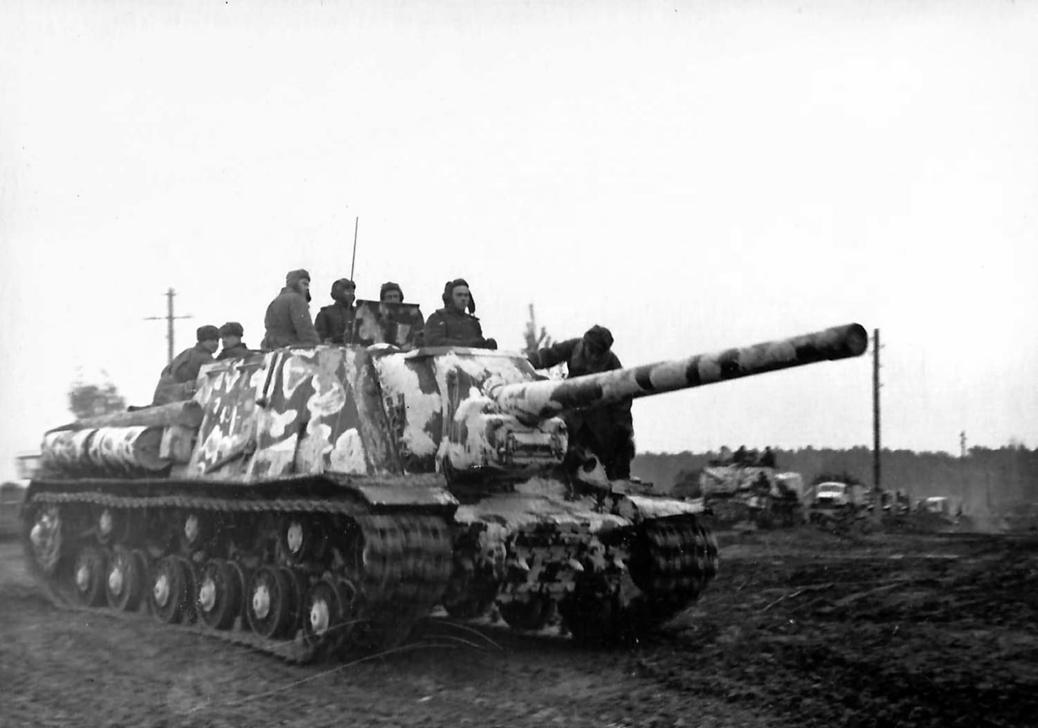ISU-122 with winter camouflage