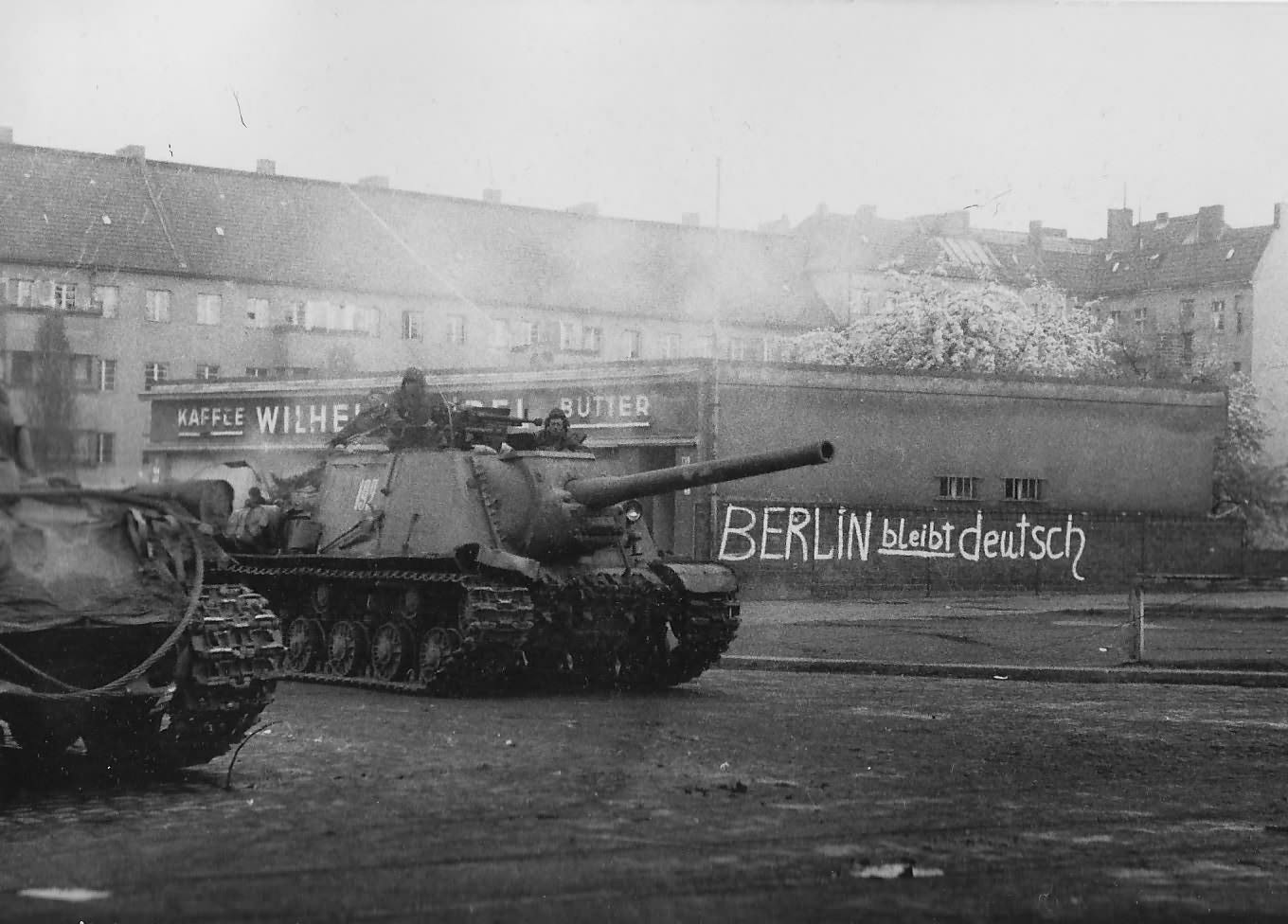 ISU-122 „white 192” Berlin 1945