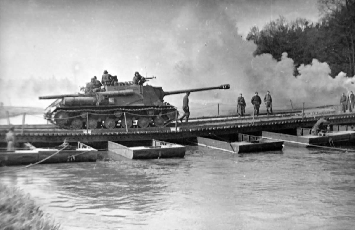 ISU-122S passing a pontoon bridge, Germany 1945