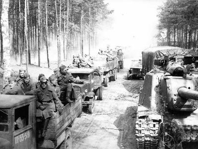 ISU-152 and soviet trucks