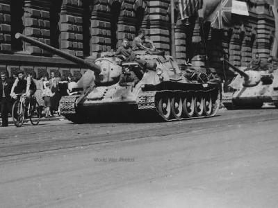 Tank destroyers SU-100, Prague May 1945