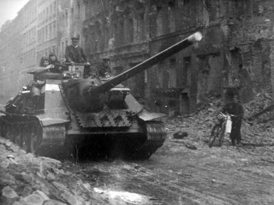 SU-100. Berlin 1945