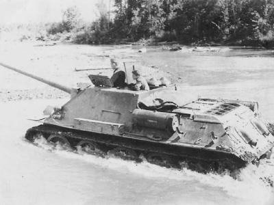 SU-100 fording
