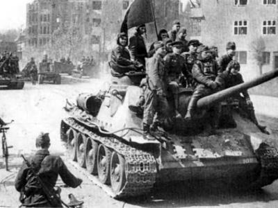 SU-100 in Berlin 2