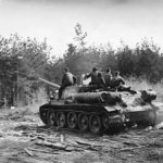 SU-100 assault gun advance on German positions