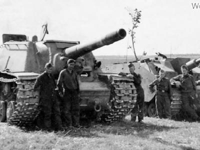 StuG 40 and captured SU-152