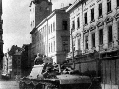 SU-152 in Lvov 1944 2