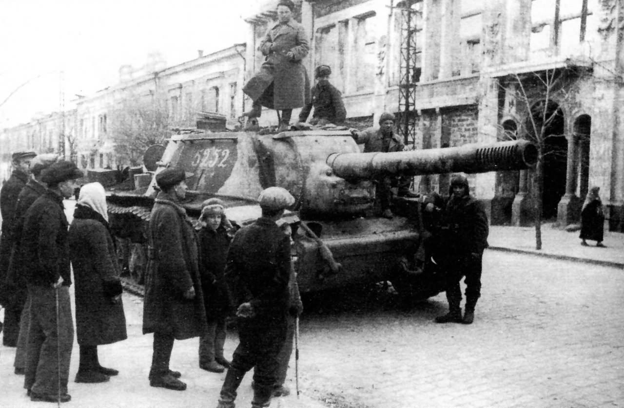 SU 152 5252 of the 1824th Heavy Self-Propelled Artillery Regiment Sevastopol April 1944