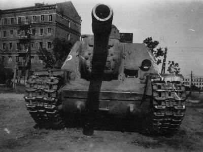 Captured SU-152 „Zveroboy”