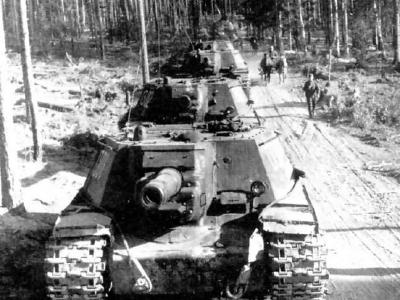column of SU-152 SP guns