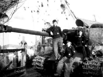 Captured IS-2 of the 5. Panzer Division