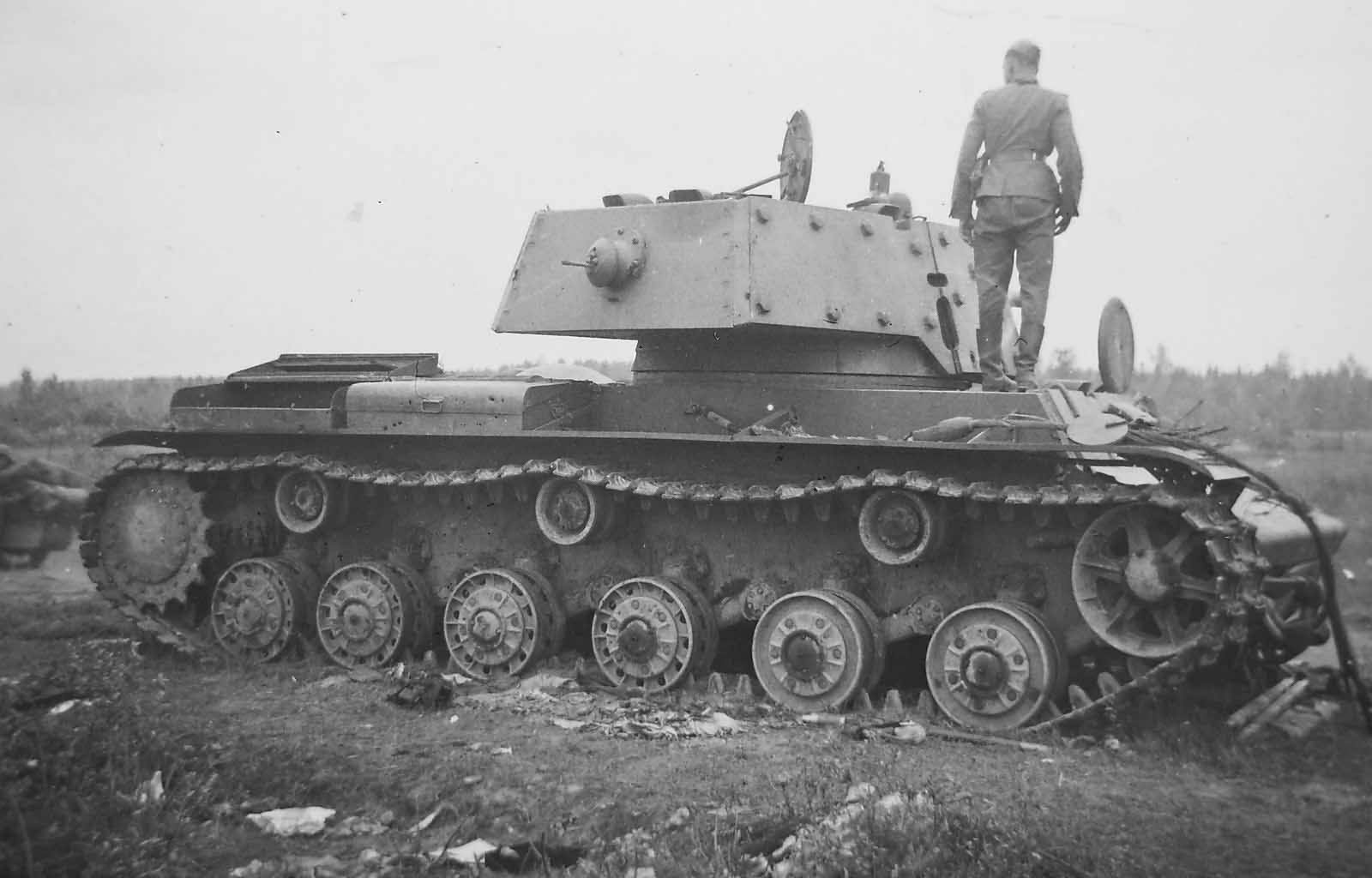 KV-1 (KV-1E) with additional armour side view