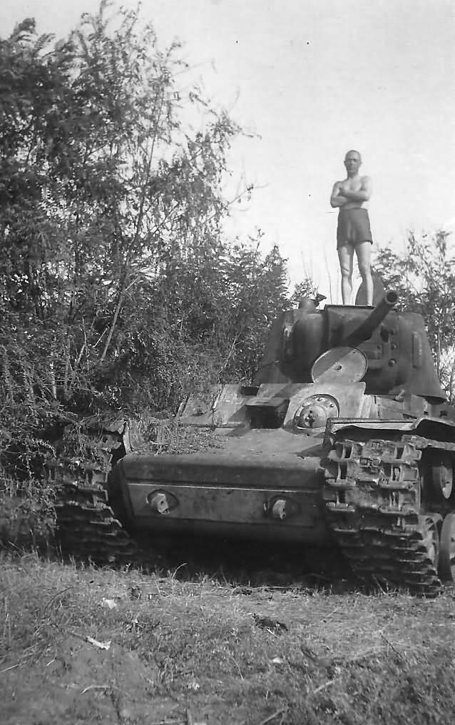 KV1 Schaulen in Lithuania 1941