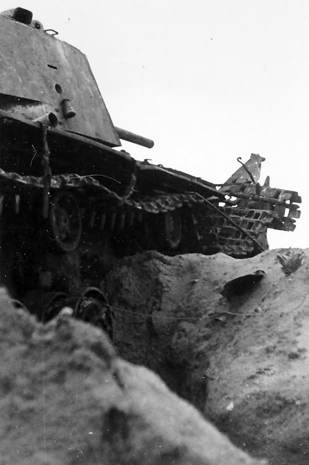 Soviet heavy tank Kliment Voroshilov KV-1 11
