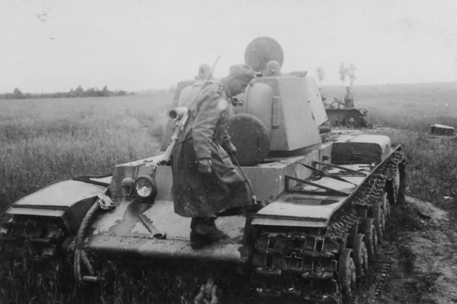 KV1 heavy tank eastern front 3