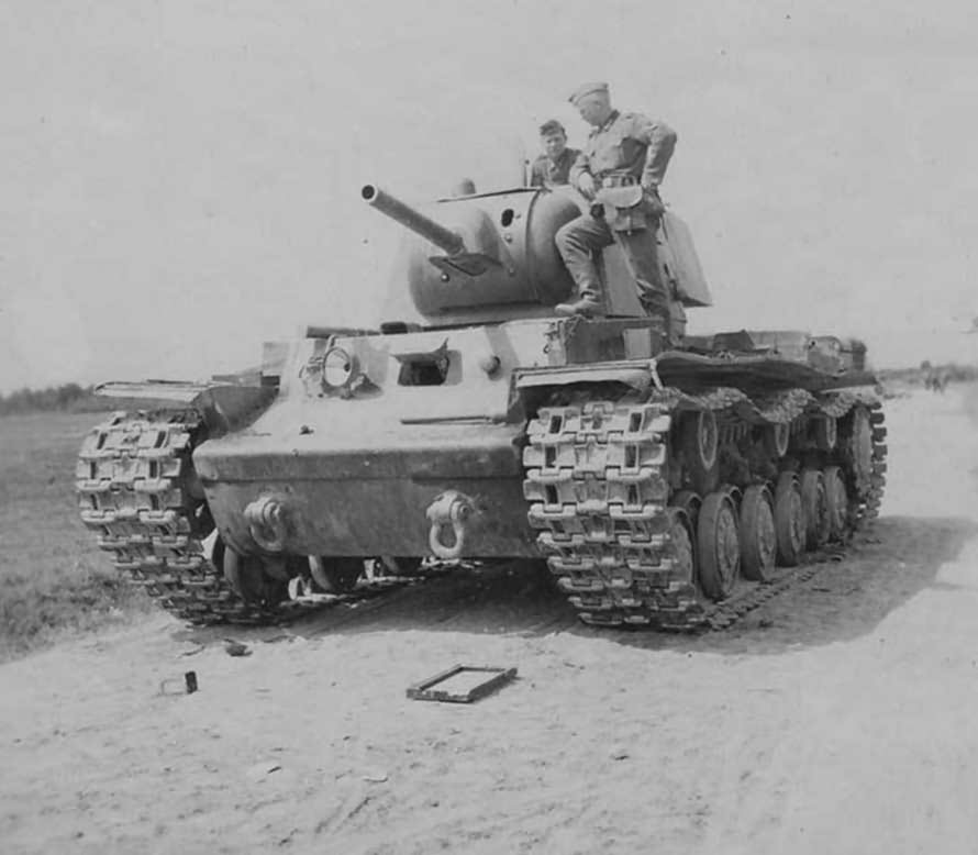 KV1 heavy tank eastern front 5