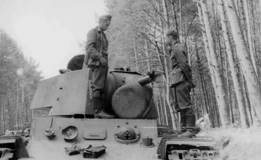KV1 heavy tank eastern front photo