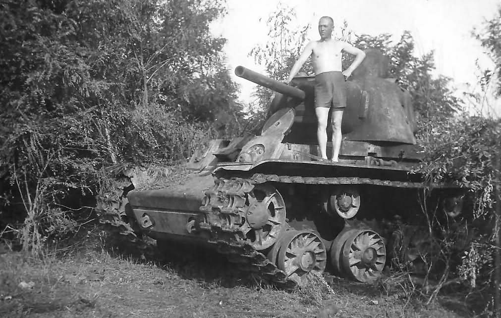 KV1 tank Schaulen in Lithuania 1941