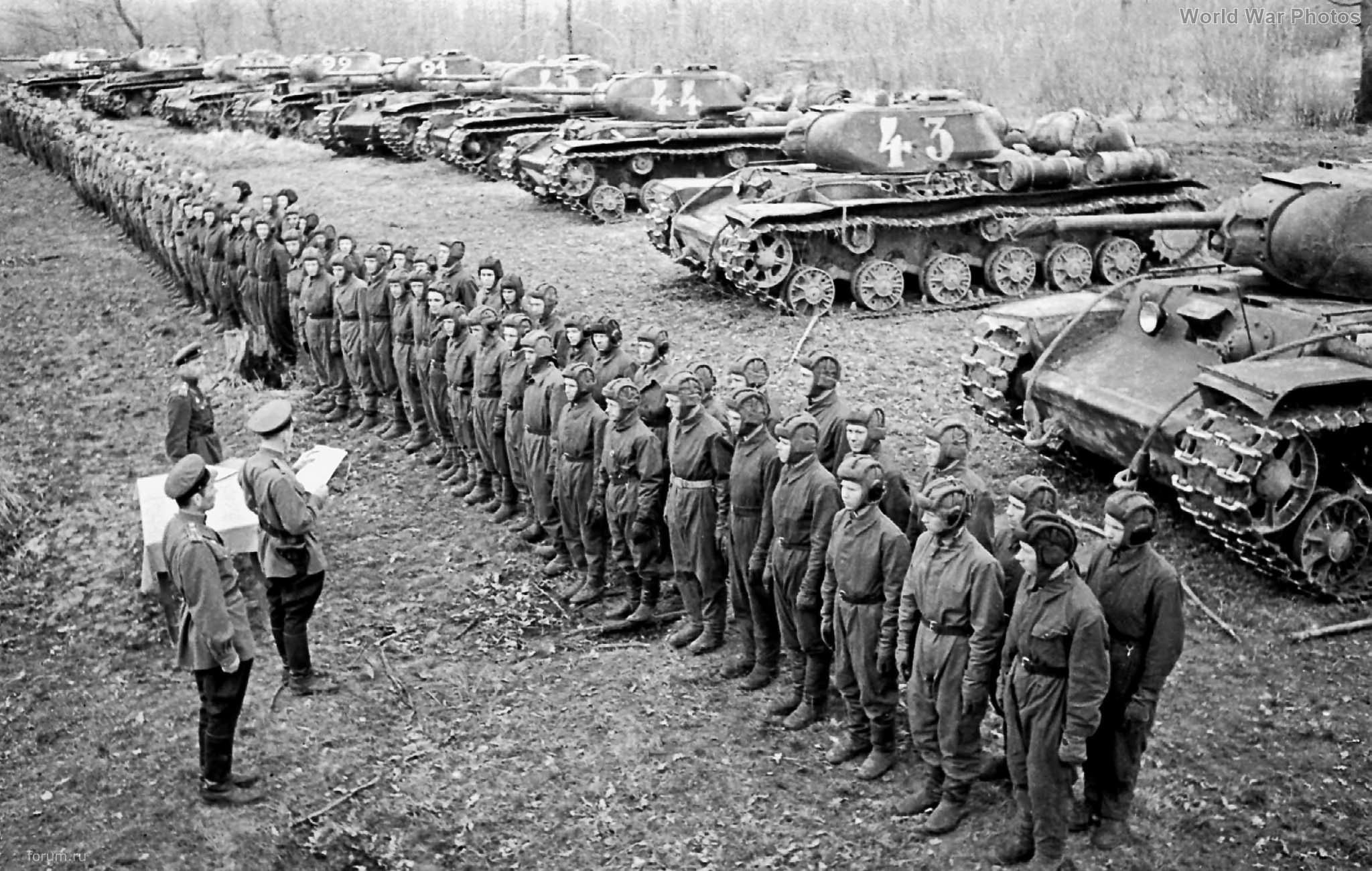 KV-1S tanks of 6th Guards Heavy Tank Regiment 1943