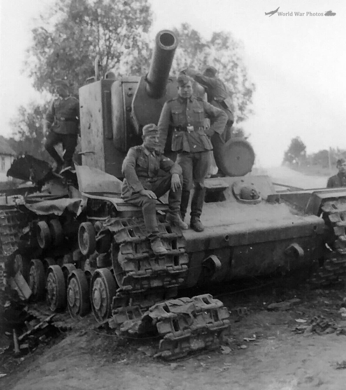 KV-2 tank 12 | World War Photos