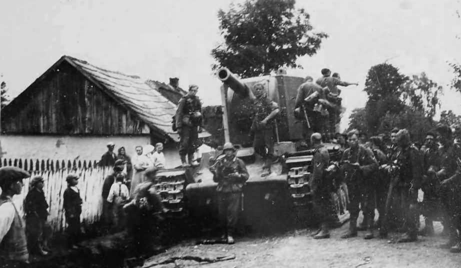 German soldiers examining knocked out heavy tank KV2 – Eastern Front 1941 Operation Barbarossa