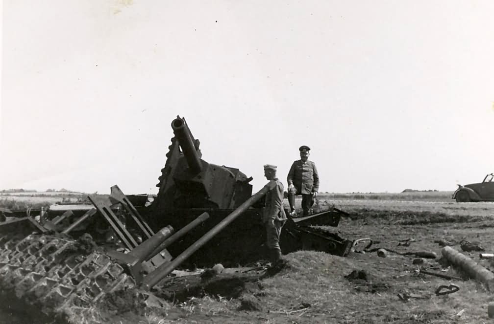 KV-2 tank destroyed during Operation Barbarossa