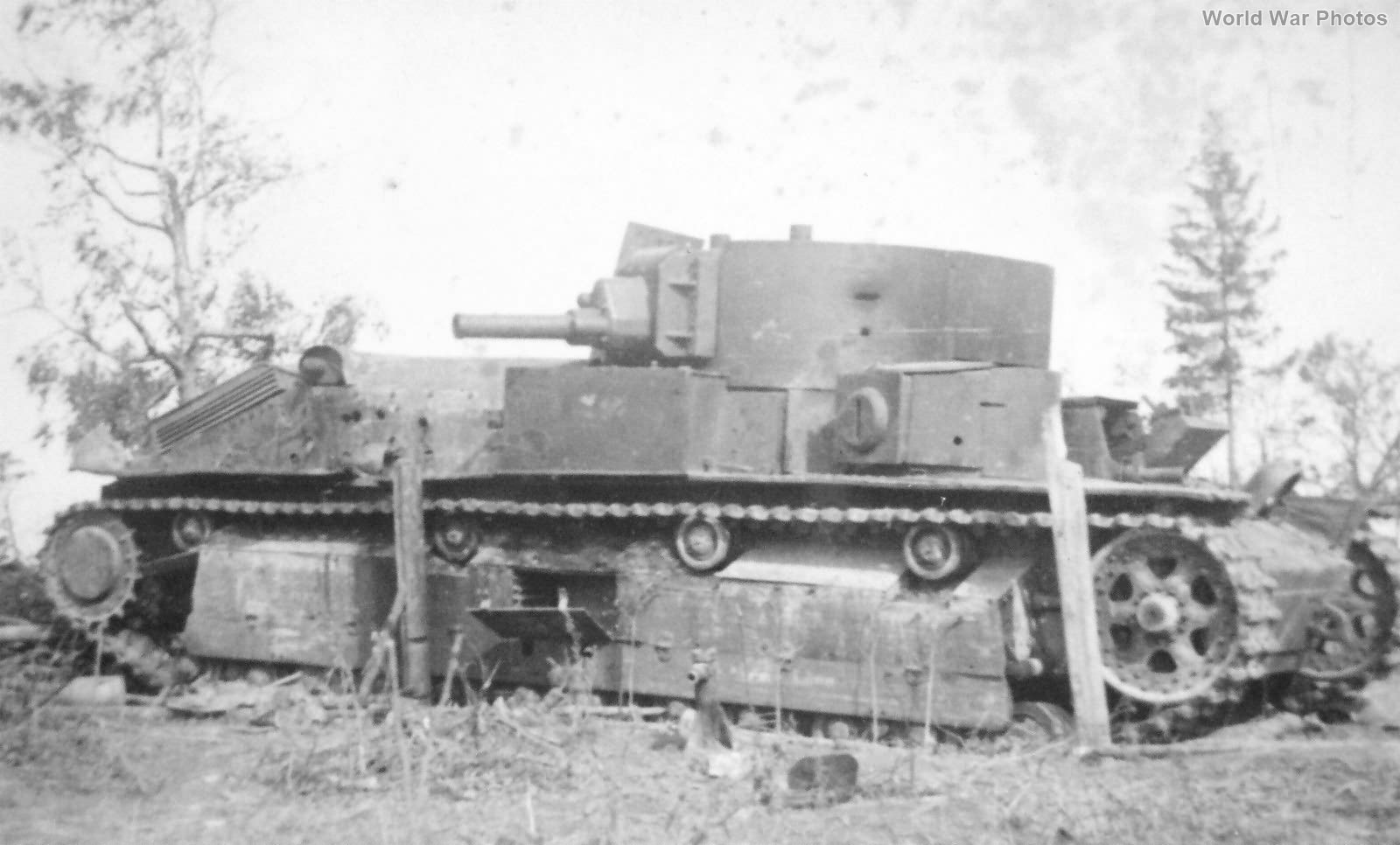 Multi-turreted medium tank T-28E