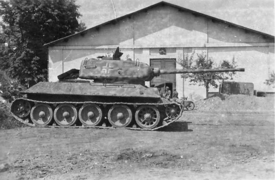 German T-34/85 Panzerkampfwagen T-34 747(r)