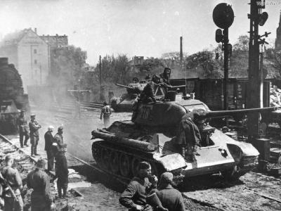 T-34/85 tanks in Dresden 1945